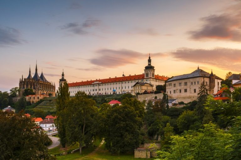 Excursión a Kutná Hora desde Praga con visita a la Capilla ...